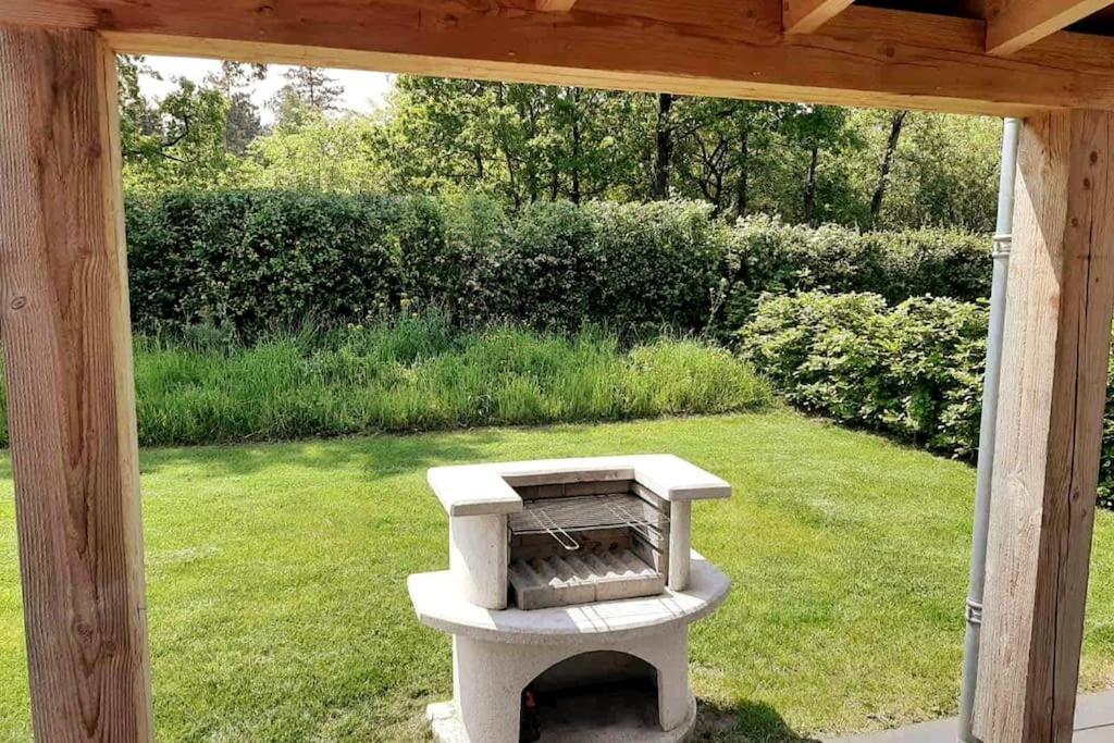 Vakantiehuis Eikzicht Gelegen Aan Het Bos Elsloo  Exterior photo