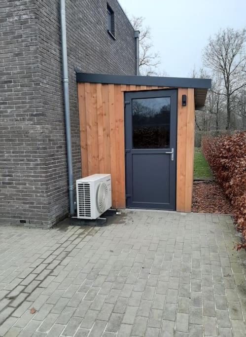 Vakantiehuis Eikzicht Gelegen Aan Het Bos Elsloo  Exterior photo